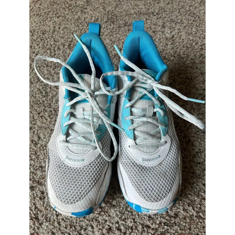 Grade School Boys Under Armour UA Curry  3Z 24 Basktball Shoes, 5.5. White/Blue